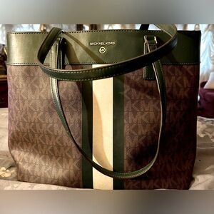 Michael Kors Bags Signature Large...host pick 7/14/24 Sunday funday party NWOT